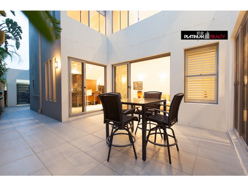 2/9 Dolphin Avenue, Mermaid Beach QLD 4218