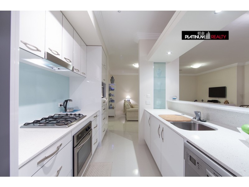 8 Parnoo Street, Surfers Paradise QLD 4217