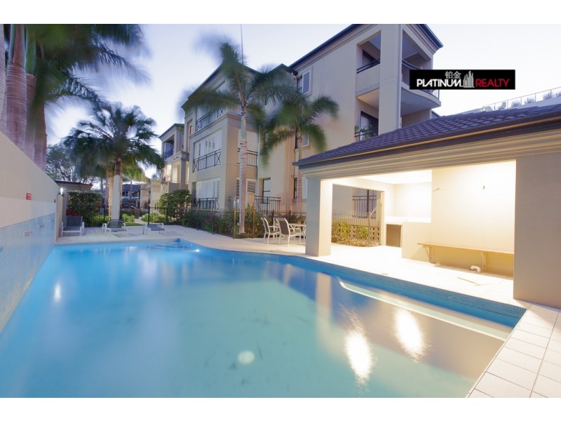 8 Parnoo Street, Surfers Paradise QLD 4217