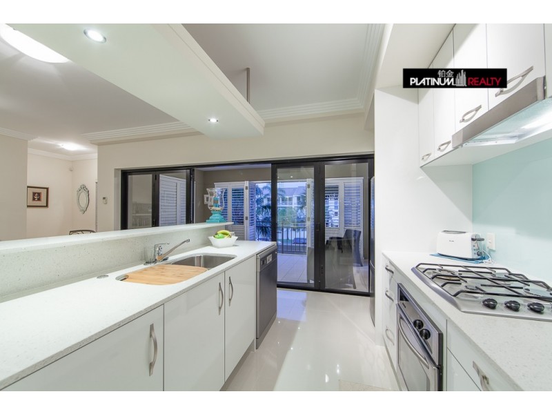 8 Parnoo Street, Surfers Paradise QLD 4217