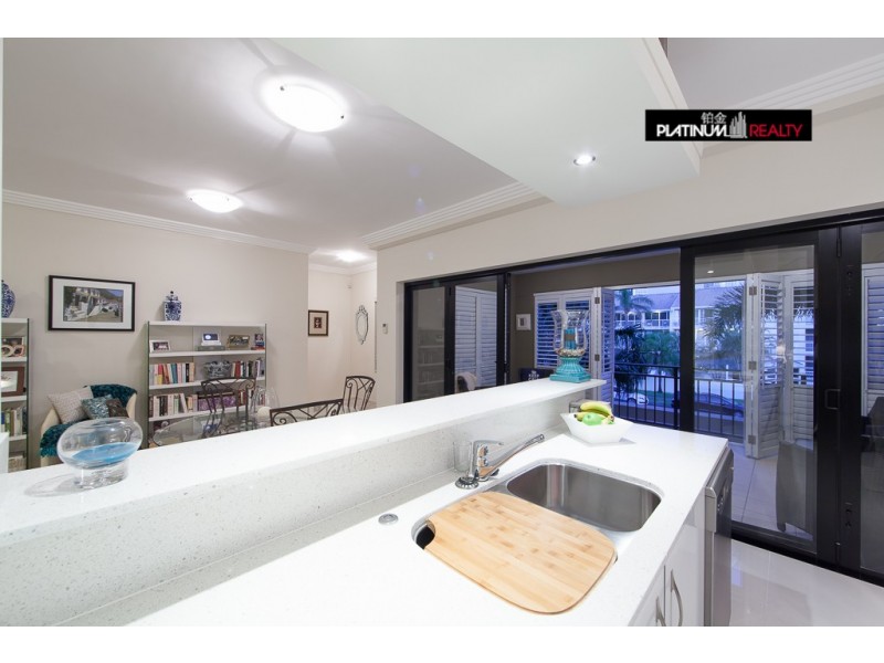 8 Parnoo Street, Surfers Paradise QLD 4217