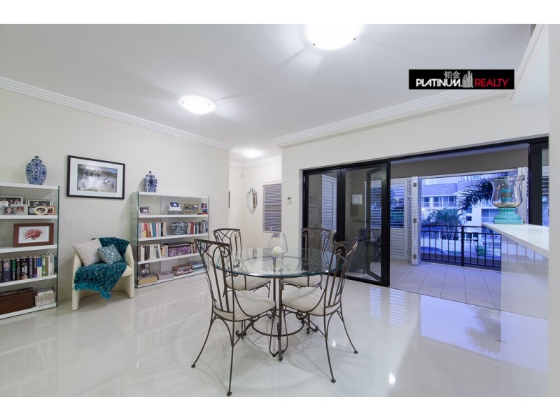 8 Parnoo Street, Surfers Paradise QLD 4217