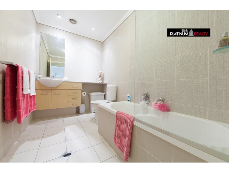 8 Parnoo Street, Surfers Paradise QLD 4217