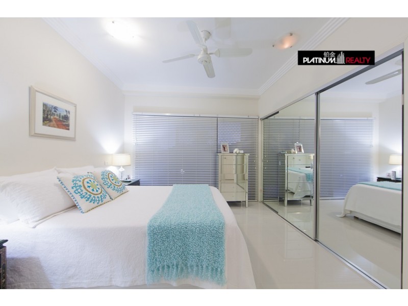 8 Parnoo Street, Surfers Paradise QLD 4217