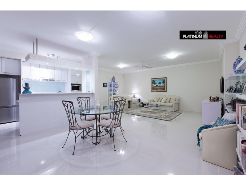 8 Parnoo Street, Surfers Paradise QLD 4217