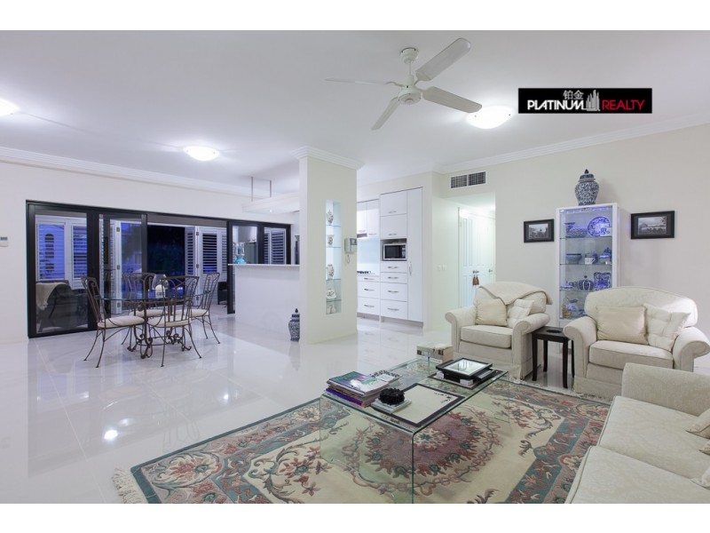 8 Parnoo Street, Surfers Paradise QLD 4217