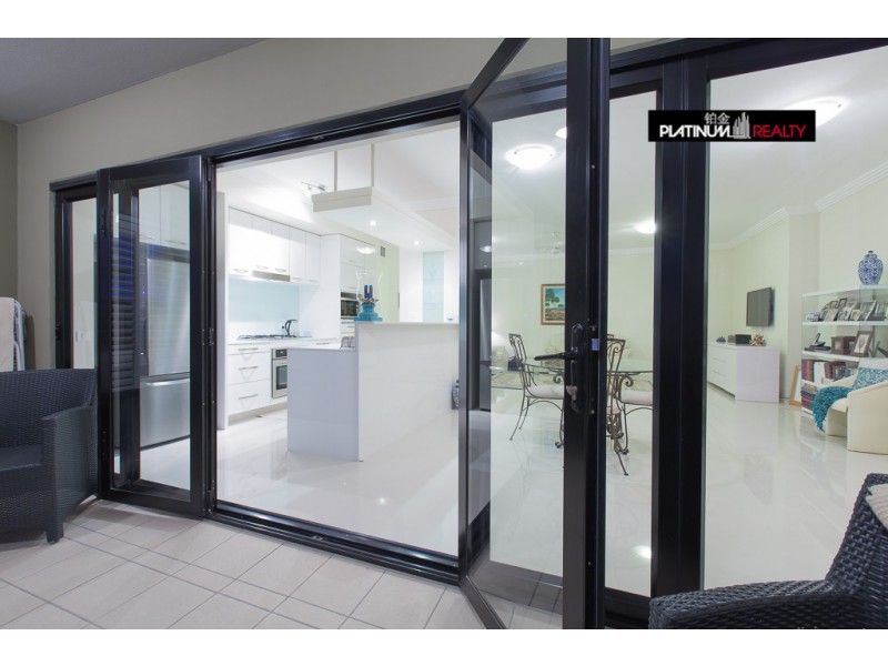 8 Parnoo Street, Surfers Paradise QLD 4217