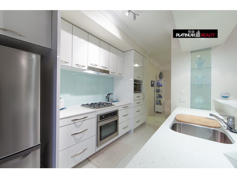 8 Parnoo Street, Surfers Paradise QLD 4217