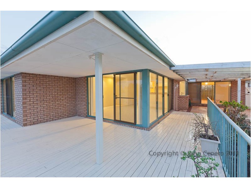 25 Tristan Court, Benowa QLD 4217