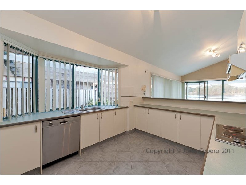 25 Tristan Court, Benowa QLD 4217