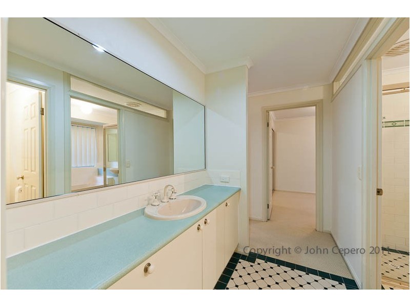 25 Tristan Court, Benowa QLD 4217