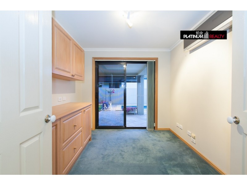 23 Martingale Street, Clear Island Waters QLD 4226