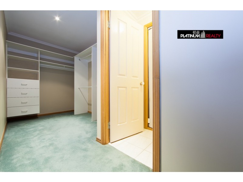 23 Martingale Street, Clear Island Waters QLD 4226