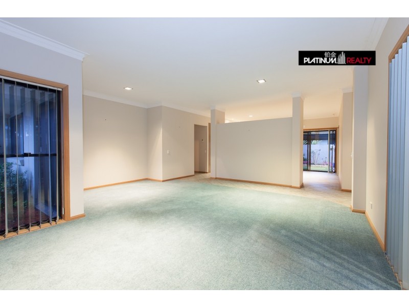 23 Martingale Street, Clear Island Waters QLD 4226