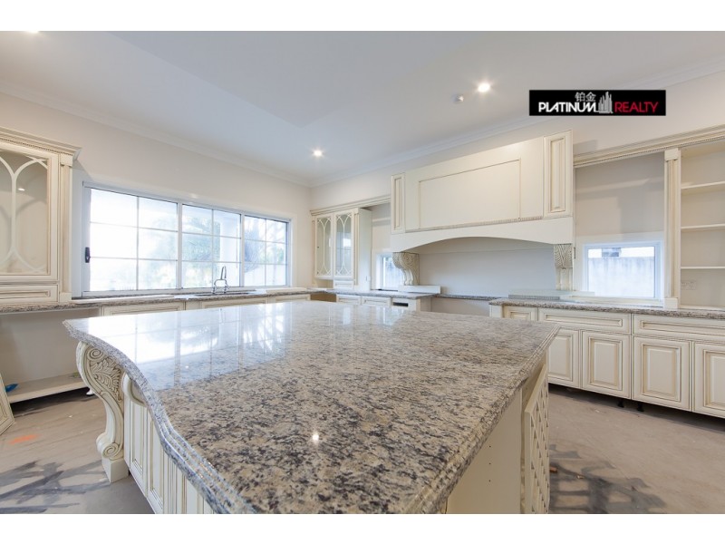 Clear Island Waters QLD 4226