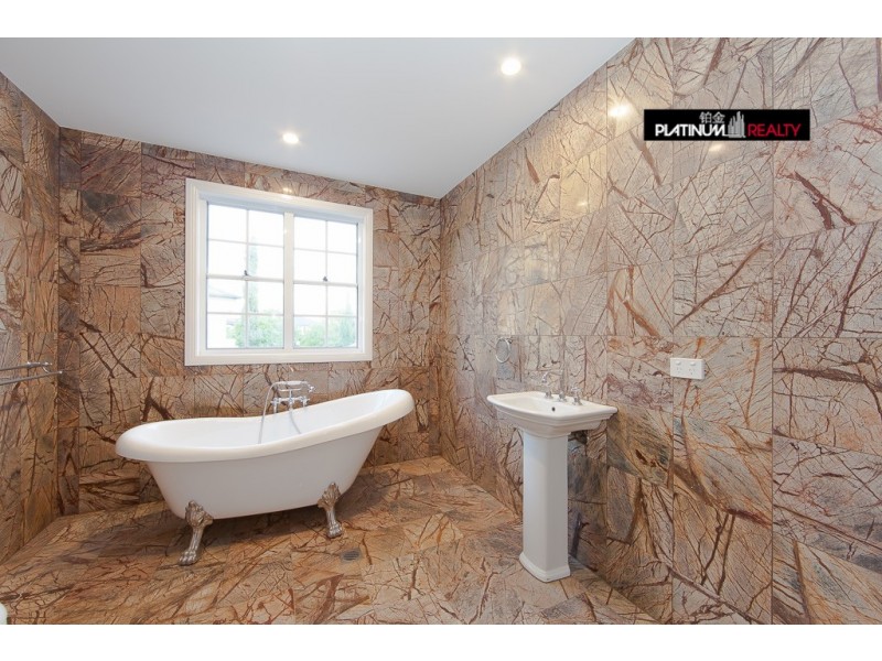 Clear Island Waters QLD 4226