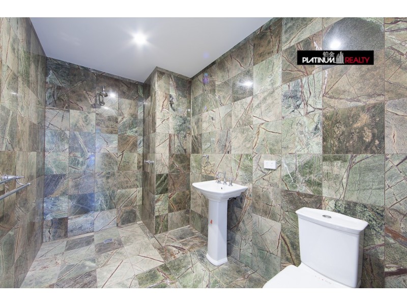 Clear Island Waters QLD 4226