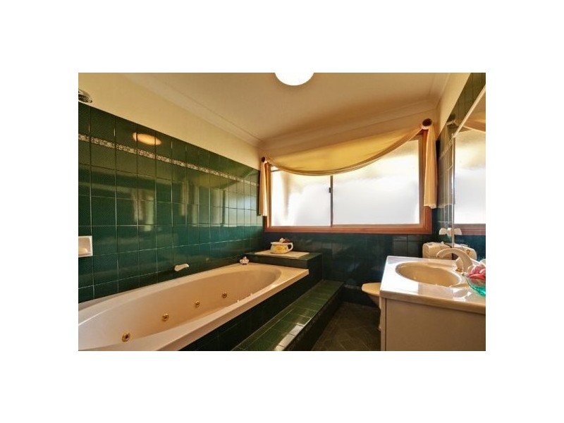 30 Holyrood Rd, Maudsland QLD 4210