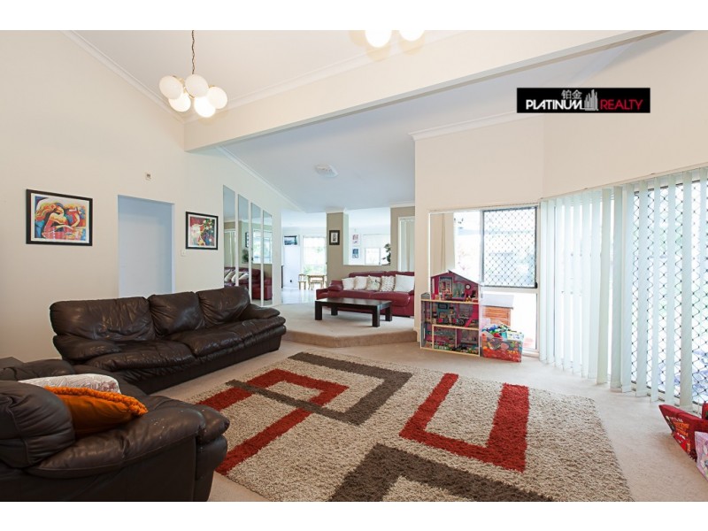 8 Banff Court, Robina QLD 4226
