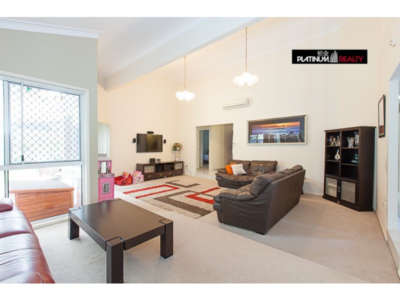 8 Banff Court, Robina QLD 4226
