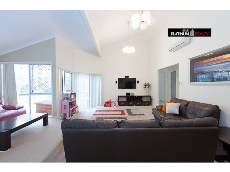 8 Banff Court, Robina QLD 4226