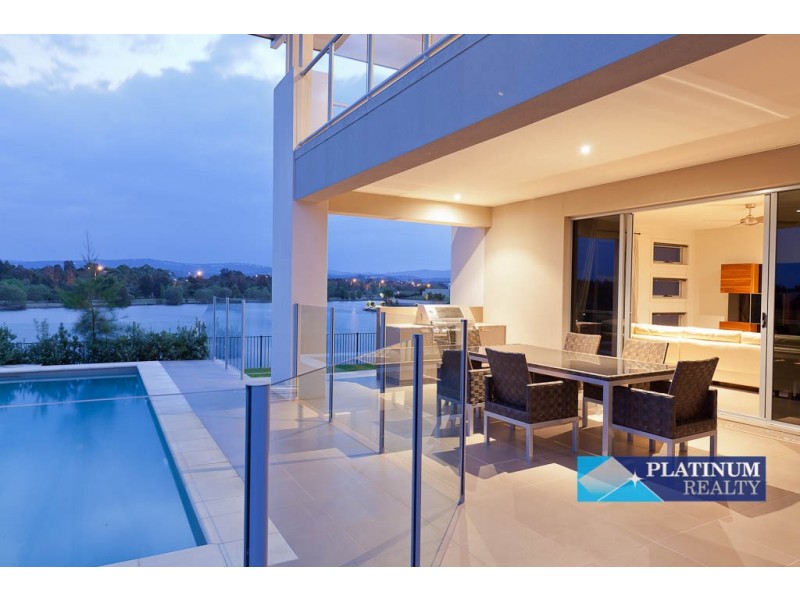 5072 Emerald Island Drive, Carrara QLD 4211