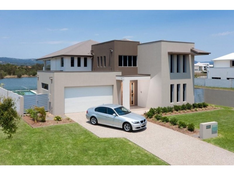 5072 Emerald Island Drive, Carrara QLD 4211