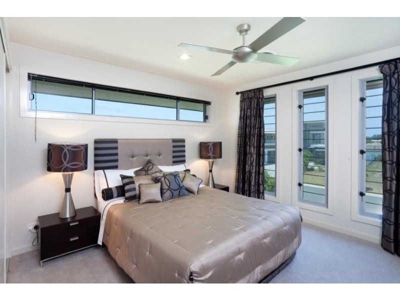 5072 Emerald Island Drive, Carrara QLD 4211