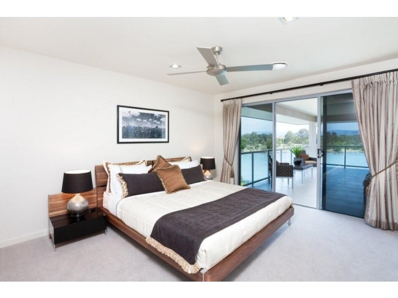 5072 Emerald Island Drive, Carrara QLD 4211