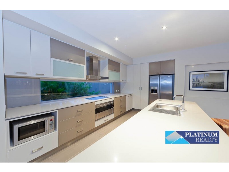 5072 Emerald Island Drive, Carrara QLD 4211