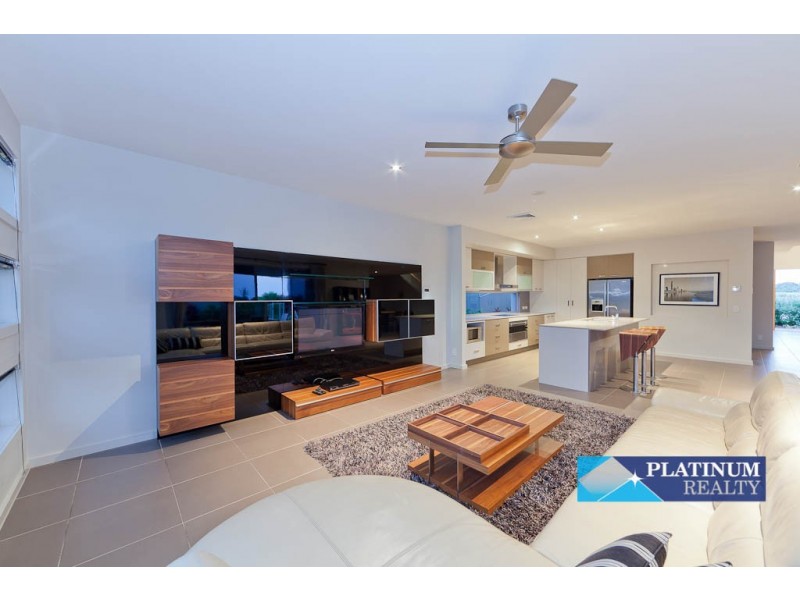 5072 Emerald Island Drive, Carrara QLD 4211