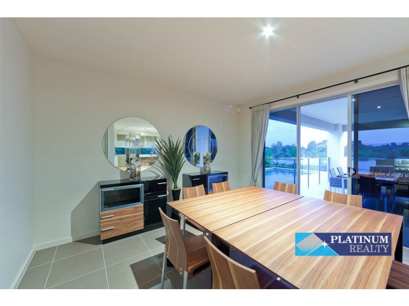 5072 Emerald Island Drive, Carrara QLD 4211