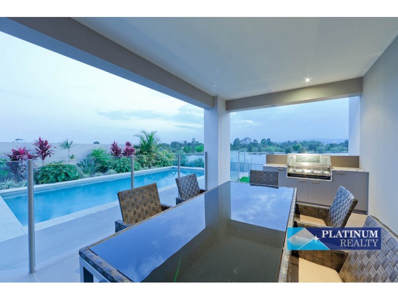 5072 Emerald Island Drive, Carrara QLD 4211