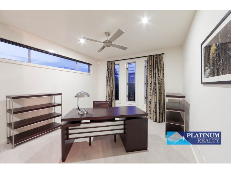 5072 Emerald Island Drive, Carrara QLD 4211