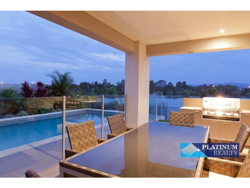 5072 Emerald Island Drive, Carrara QLD 4211