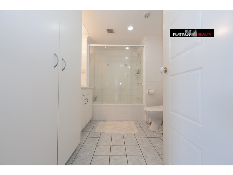 @19 Aubrey Street, Surfers Paradise QLD 4217