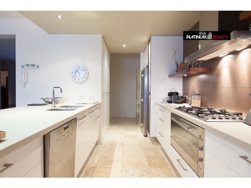 Broadbeach Waters QLD 4218