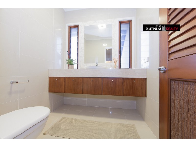 Broadbeach Waters QLD 4218