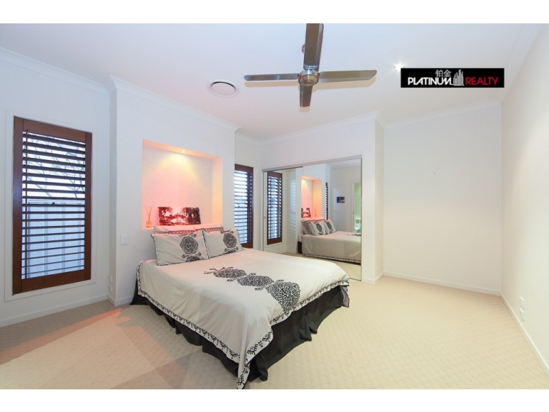 Broadbeach Waters QLD 4218