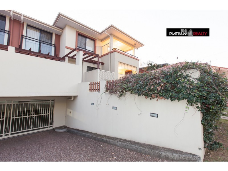 Broadbeach Waters QLD 4218