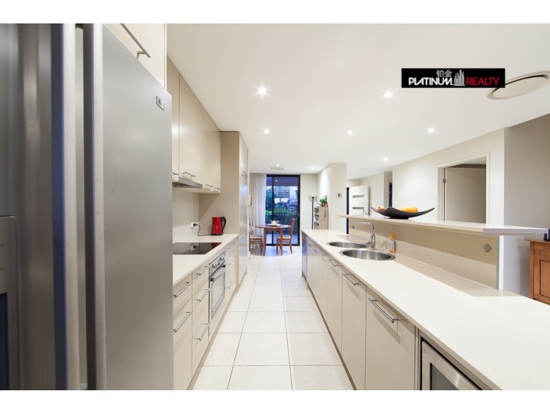 Broadbeach Waters QLD 4218