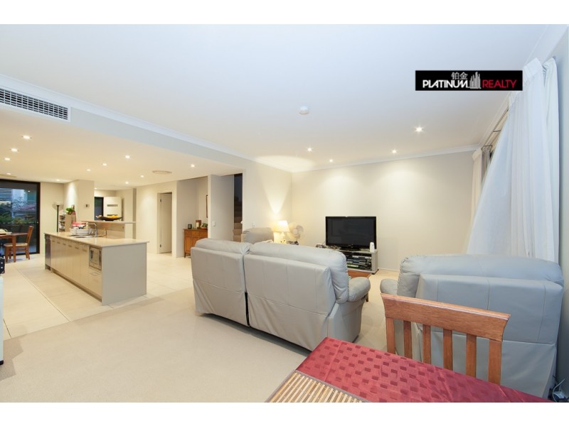 Broadbeach Waters QLD 4218