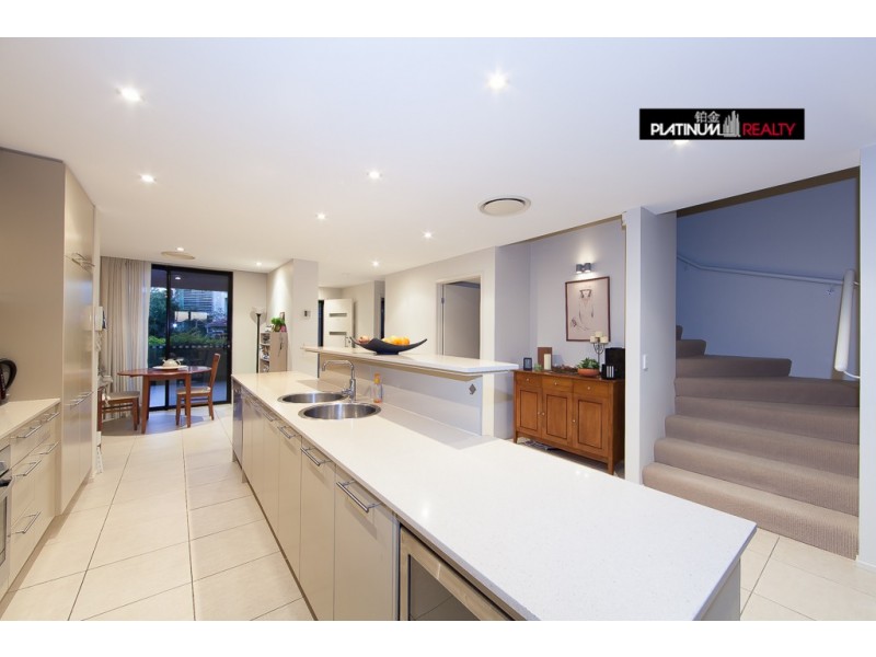 Broadbeach Waters QLD 4218