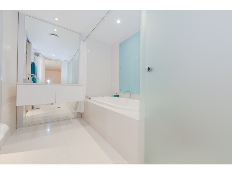 @9 Hamiltom Avenue, Surfers Paradise QLD 4217