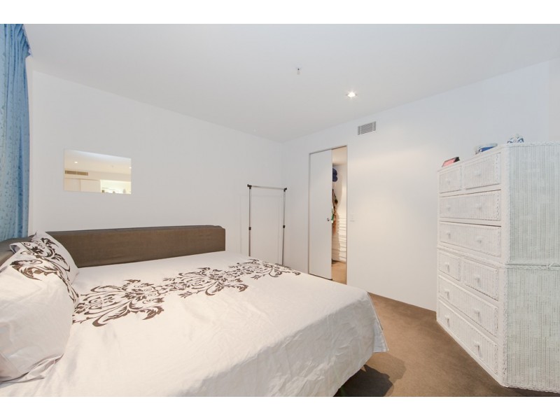 @9 Hamiltom Avenue, Surfers Paradise QLD 4217