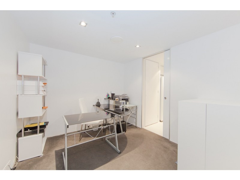 @9 Hamiltom Avenue, Surfers Paradise QLD 4217