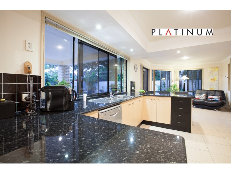 34 Bermuda Street, Broadbeach Waters QLD 4218