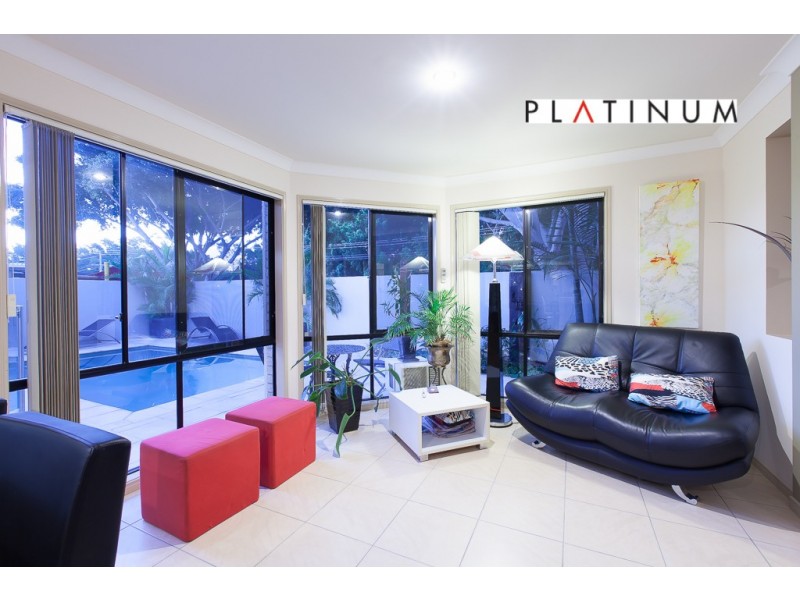 34 Bermuda Street, Broadbeach Waters QLD 4218
