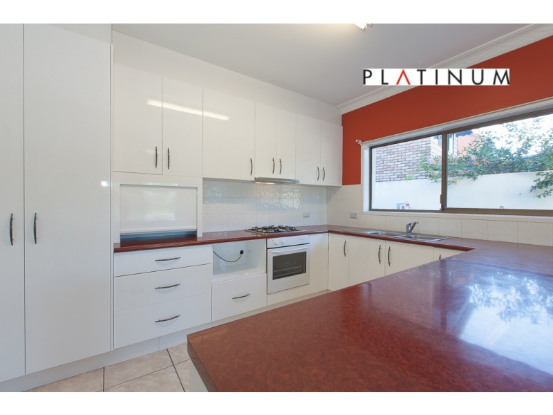 10 Australis Court, Mermaid Waters QLD 4218