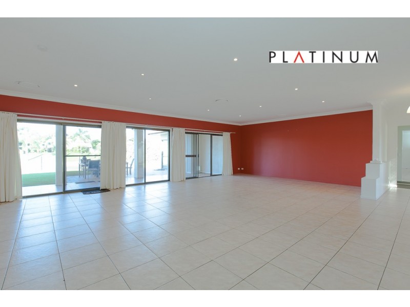 10 Australis Court, Mermaid Waters QLD 4218